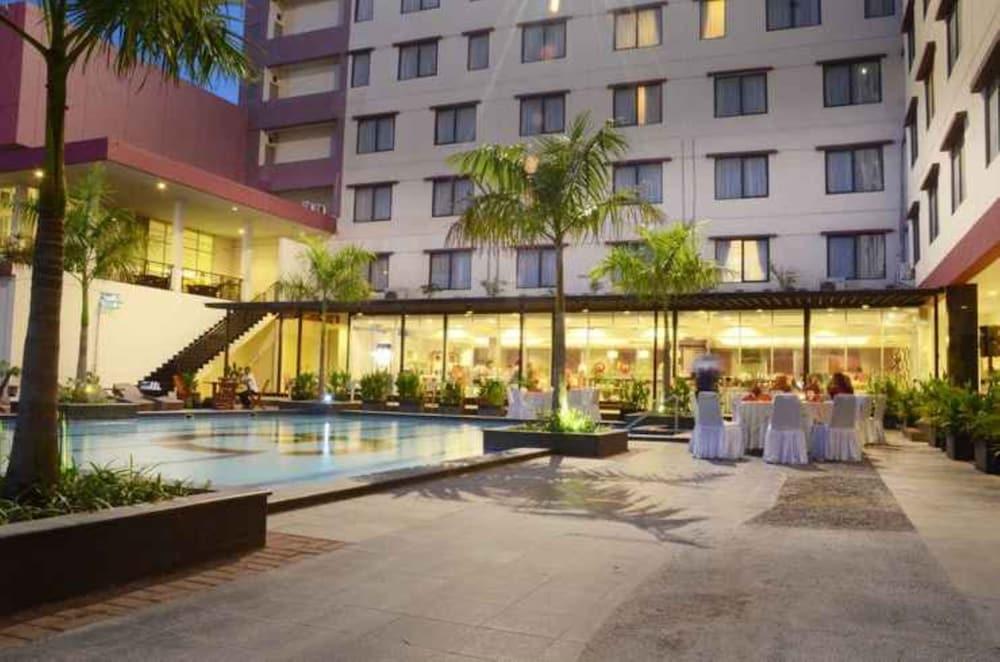 Asialink Premier Karawang Exterior photo